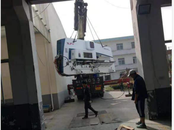 大型數控沖床吊裝搬運